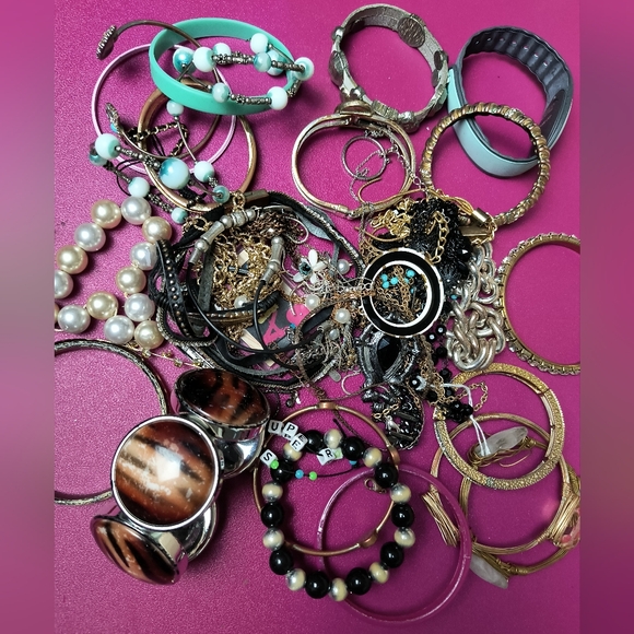 Lot O Jewelry Broken Scrap And Crafts 2lb0.7 - Picture 3 of 6